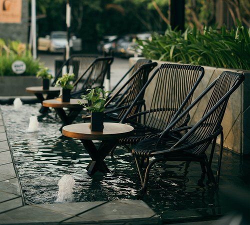 DIP DOCK Grill & Bar